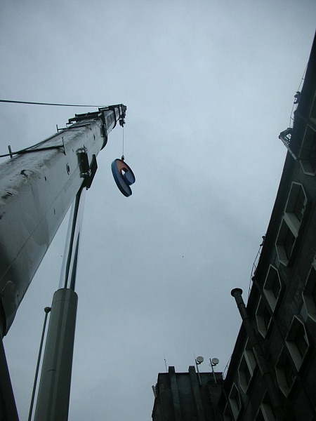 Установка названия на здание Ростелекома